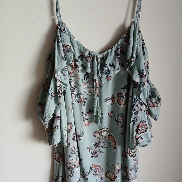 Maurices Floral Ruffle Trim Cold Shoulder Top Size XXL - Picture 9 of 13